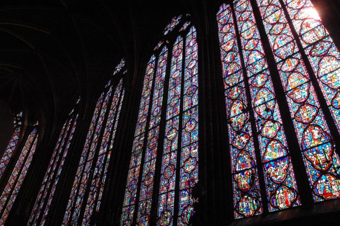 paris - Les vitraux de la partie supérieure de la Sainte Chapelle...